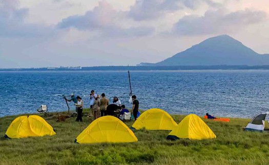 Đến Phú Yên ngắm núi Chóp Chài từ Hòn Dứa, trải nghiệm cắm trại bên bờ biển cực chill