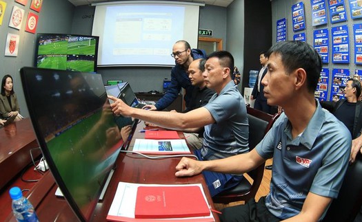 Cà phê đầu tuần: VAR chưa chạm nổi vào V-League