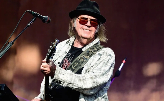 Neil Young ra mắt album mới ở tuổi 77