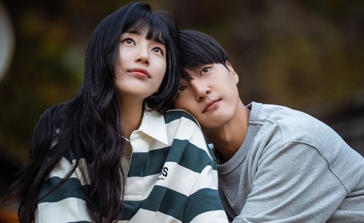 K-Drama 'Donna!' đang dẫn đầu Netflix vì 'phản ứng hóa học' của Suzy và Yang Se Jong