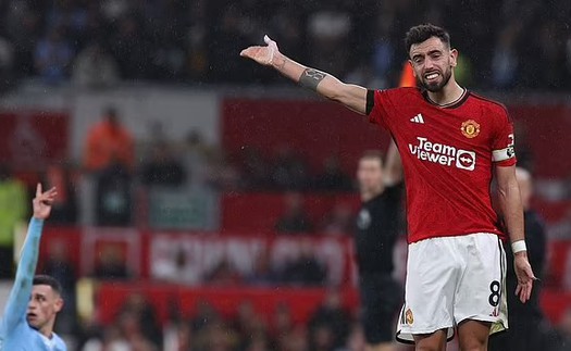 Bruno Fernandes đáng bị tước băng đội trưởng MU