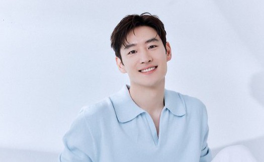 ‘Tài xế ẩn danh’ Lee Je Hoon cấp cứu trong đêm