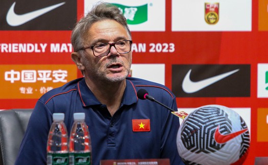 HLV Troussier: ‘Chúng tôi đã chuẩn bị kỹ cho trận gặp Trung Quốc’