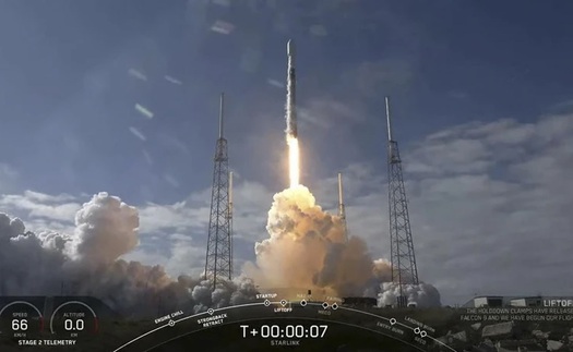 SpaceX phóng thêm 23 vệ tinh Internet Starlink lên vũ trụ