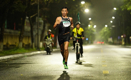 Runner Việt Nam phá kỷ lục marathon, nhận danh hiệu 'người chạy nhanh nhất 2023', tiền thưởng lớn