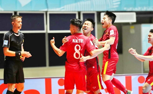 Lập hat-trick trong 9 phút, ĐT Việt Nam giành chiến thắng lịch sử ở World Cup trước đối thủ hơn 18 bậc