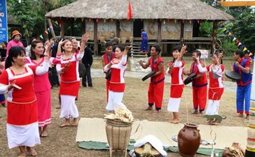 Gìn giữ phong tục Lễ hội ăn mừng lúa mới của đồng bào Raglai, T'rin