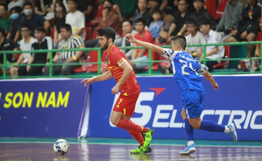 Đội bóng Thái Lan nhọc nhằn nâng Cúp  bóng đá futsal tại TP.HCM