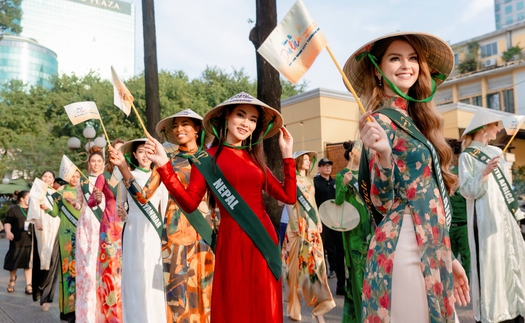 Thí sinh Miss Earth 2023 quảng bá hình ảnh du lịch TP. Hồ Chí Minh