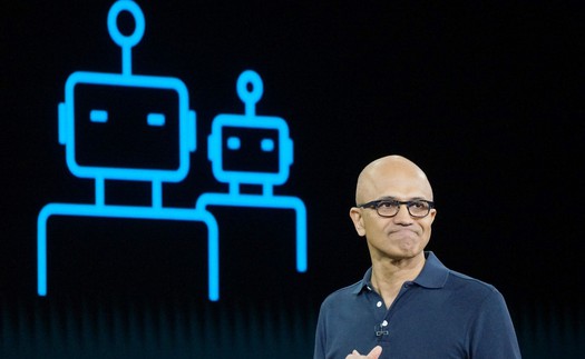 CEO Microsoft hứa sẽ không để AI tạo phản, khẳng định người dùng phải tương tác thì AI mới tốt lên được