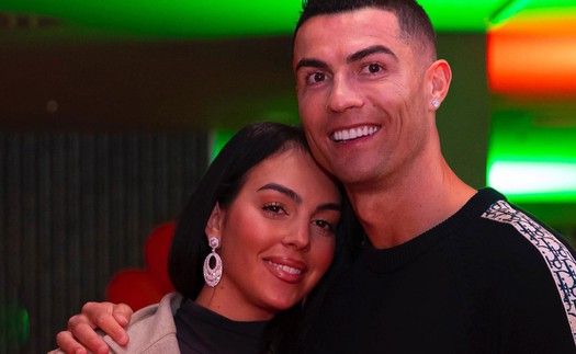 Ronaldo nhắn nhủ gì đến bạn gái Georgina nhân ngày Valentine?