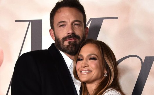 Xóa tan tin đồn trục trặc, Jennifer Lopez và Ben Affleck cùng tung hình xăm trong ngày Valentine