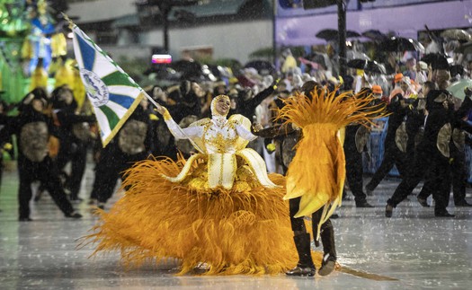  Lễ hội Carnival lớn nhất Brazil sôi động trở lại