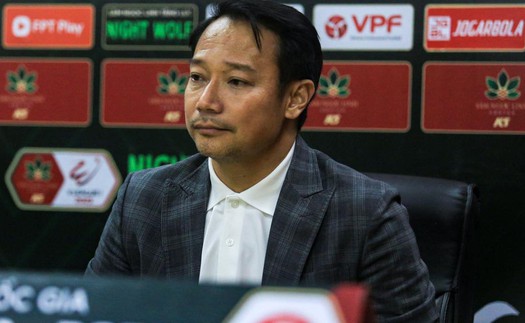 'Chẳng giải VĐQG nào như V.League, đá vài vòng lại nghỉ cả tháng trời'