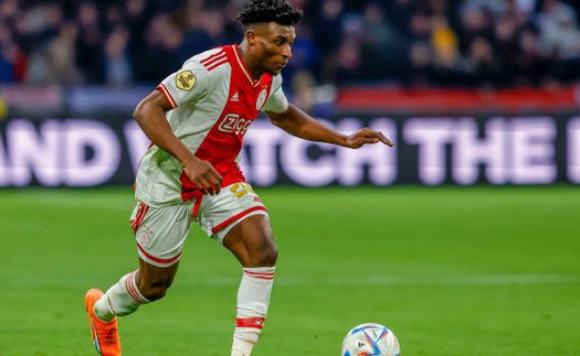 Van Basten ám chỉ MU 'mua nhầm' tiền vệ cánh từ Ajax