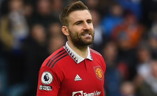 Nhìn ảnh này mới thấy nghị lực phi thường của Luke Shaw