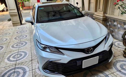 Chủ Toyota Camry chịu lỗ trăm triệu nhưng vẫn bị chê vì đắt hơn giá chưa bóc tem: 'Như này mua xe mới cho sướng'