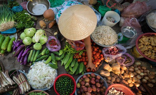 Nhộn nhịp thị trường thực phẩm ngày Rằm tháng Giêng: Nhu cầu mua sắm tăng cao, giá vẫn bình ổn