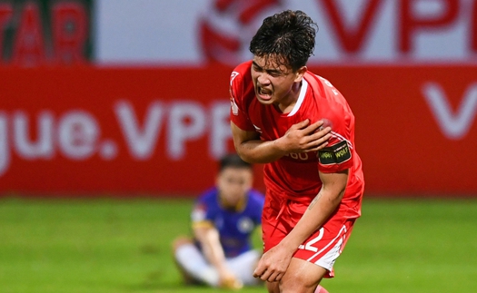 Danh Trung ăn mừng 'đau đớn' sau khi ghi bàn thắng quý như vàng cho Viettel FC