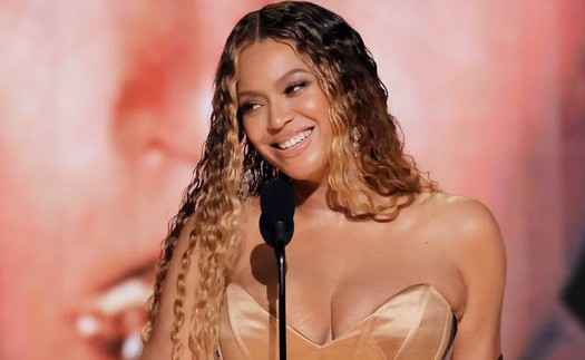 Đẳng cấp Beyoncé: Tới trễ do kẹt xe nhưng vẫn phá kỉ lục "khủng", còn được dâng cúp Grammy đến tận chỗ ngồi!