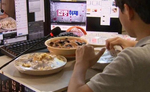 Mukbang - Trào lưu 'ăn thùng uống vại' đang 'hot' trên thế giới: Ai không nên áp dụng?