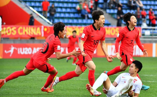 Vuột vé dự World Cup, báo Trung Quốc trách trọng tài và tranh cãi nảy lửa về ‘bóng đá Thiếu Lâm’