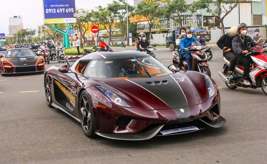 Vừa đưa Koenigsegg Regera sang Thuỵ Điển bảo dưỡng, đại gia Hoàng Kim Khánh được mời sang tận nhà máy giao lưu với chủ hãng xe