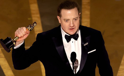 Brendan Fraser xúc động khi giành giải Nam diễn viên chính xuất sắc nhất tại Oscar 2023