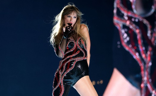 Taylor Swift mở màn The Eras Tour quá ngoạn mục: Truyền thông Mỹ đồng loạt cho điểm tuyệt đối, phong luôn làm 'Nữ hoàng nhạc Pop'!
