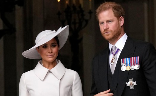 Đưa ra yêu cầu không thể chấp nhận với Hoàng gia Anh, Harry - Meghan được khẳng định sẽ khiến lễ đăng quang rơi vào tình trạng "hỗn loạn"