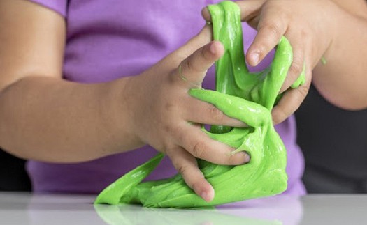 Cảnh báo đồ chơi 'chất dẻo ma quái' slime chứa nhiều chất độc, gây đau đầu, hôn mê ở trẻ em 