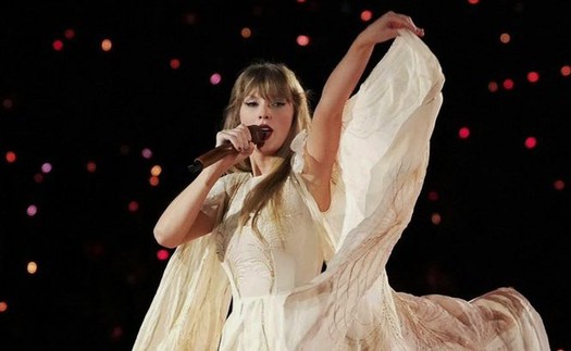 Tình cảnh trái ngược tại concert của Taylor Swift: Người làm đám cưới, kẻ bị cảnh sát còng tay dẫn ra ngoài!