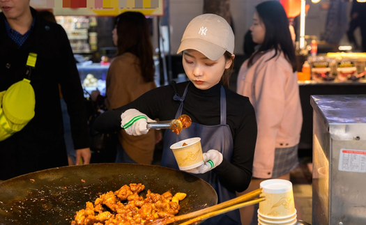 Bỏ việc đi bán hàng rong để khỏi cần chấm công, thu nhập cao hơn lương văn phòng