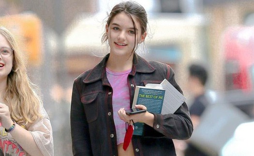 Suri Cruise chuẩn bị bước chân vào giảng đường đại học, ‘nói không’ với sự hỗ trợ từ Tom Cruise?