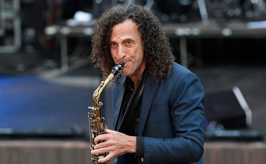 Nghệ sĩ saxophone từng đoạt giải Grammy Kenny G từ chối tiếp tục chi trả các khoản hỗ trợ cho vợ cũ