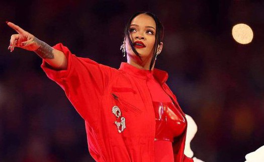 Nhà Rihanna bất ngờ bị cảnh sát bao vây, một người đàn ông bị còng tay khiến công chúng lo lắng