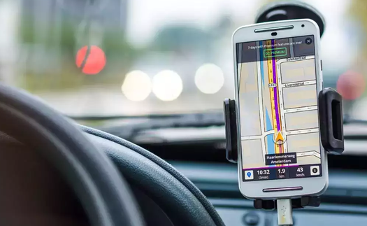 Lắp thiết bị GPS trên xe, chồng bàng hoàng phát hiện bí mật của vợ