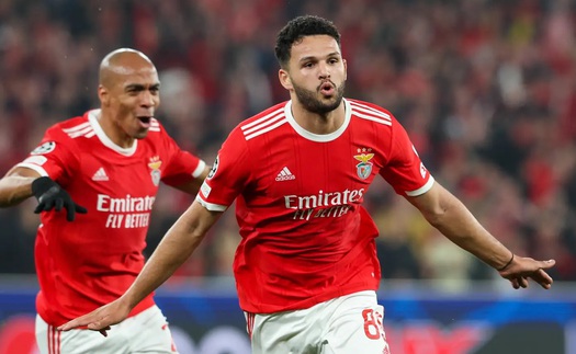 Mục tiêu của MU lập cú đúp đưa Benfica vào tứ kết Cúp C1