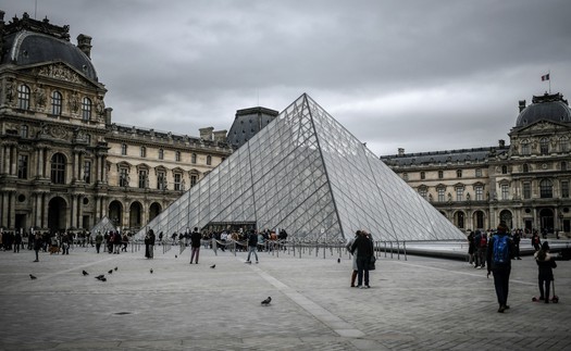 Bảo tàng Louvre - viên kim cương giữa lòng nước Pháp