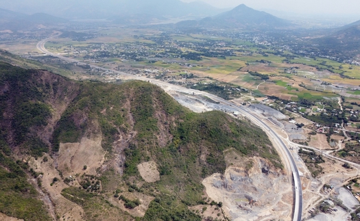 Toàn cảnh cao tốc Nha Trang - Cam Lâm trước khi thông xe vào tháng 6/2023