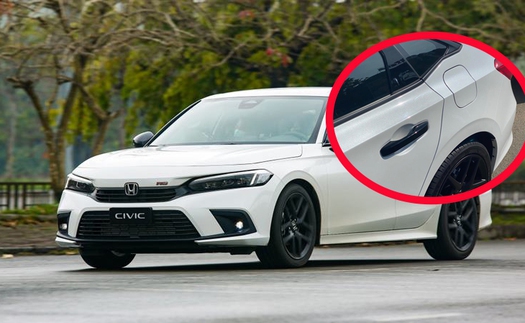 Đại lý Honda sơn lại cửa sau Civic mới rồi bán cho khách, chủ xe nói: 'Sẽ sang Thái Lan để khiếu nại nếu không được giải quyết sớm'