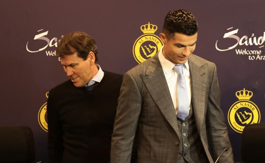 Ronaldo bị nghi là 'phản thầy' khi HLV Garcia của Al Nassr sắp bị bay ghế