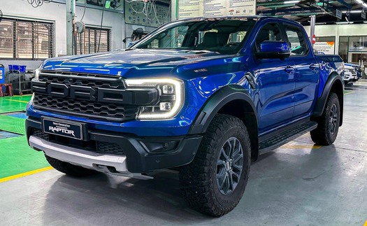 Ford Ranger Raptor 2023 hot đến nỗi dân tình ở đây xếp hàng chờ tới 2,5 năm, một người đàn ông gọi 40 cuộc đến các đại lý quyết mua xe bằng được và đã may mắn