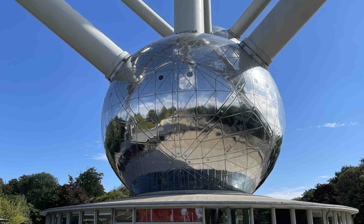 Biểu tượng 'Atomium' ở thủ đô Brussels, Bỉ tròn 65 tuổi