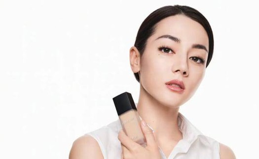 Địch Lệ Nhiệt Ba vẫn im lặng trước tranh cãi về quảng cáo của Christian Dior