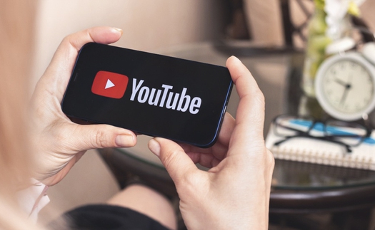 Người Việt kiếm 1.500 tỷ đồng từ YouTube, thu nhập chục tỷ chỉ nhờ "ngồi nhà" đăng video