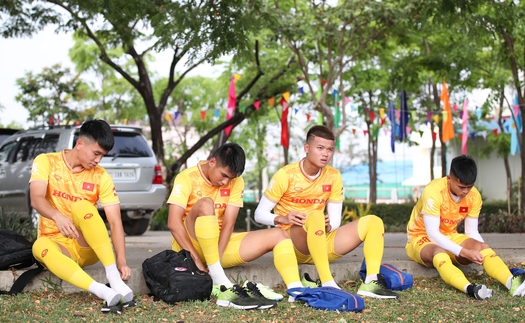 Khởi tranh bóng đá nam SEA Games 32: Áp lực chồng áp lực