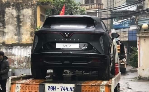 VinFast VF 7 lần đầu lộ diện tại VN: SUV điện được nhiều người mong chờ nhất, có tùy chọn dẫn động bốn bánh, cùng cỡ CX-5 và Tucson