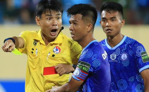 Vụ quả 11m tranh cãi ở V.League: Trọng tài từng bị VPF treo còi vĩnh viễn, chê "chuyên môn kém"