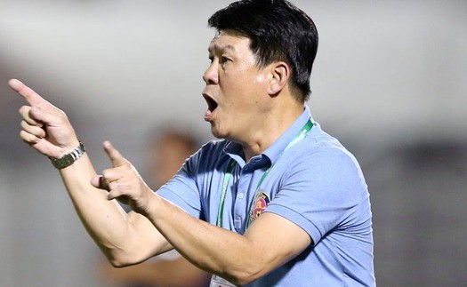 HLV V.League nổi cáu sau “bàn thắng ma”: Cứ đá với CLB Hà Nội là thua vì trọng tài